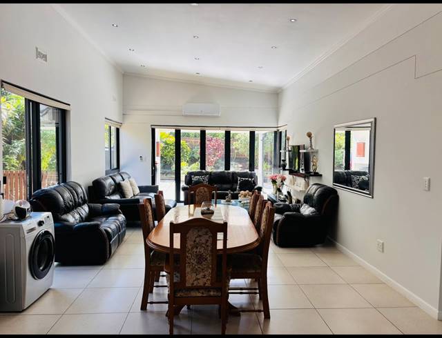 4 BEDROOM HOUSE FOR SALE IN PALM LAKES ESTATE